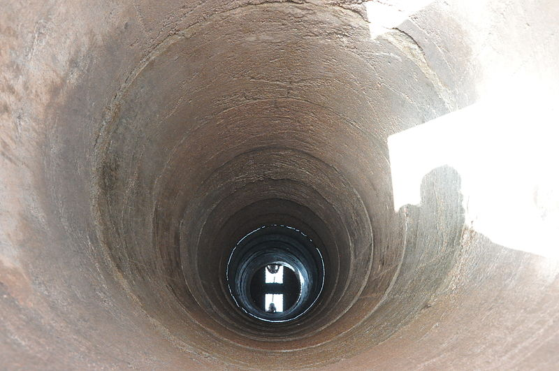 Illustration for article titled Here's what lurks inside the world's deepest pits